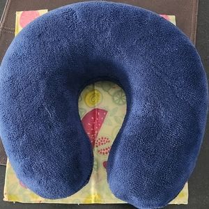 Brookstone travel pillow like new
